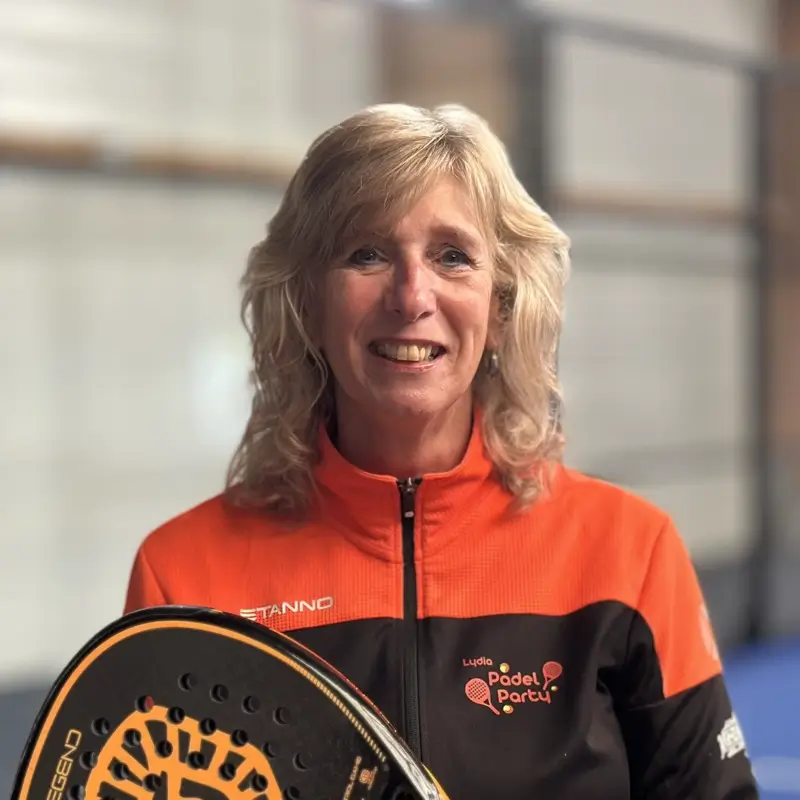 Trainer Lydia iedere dag bezig met padel