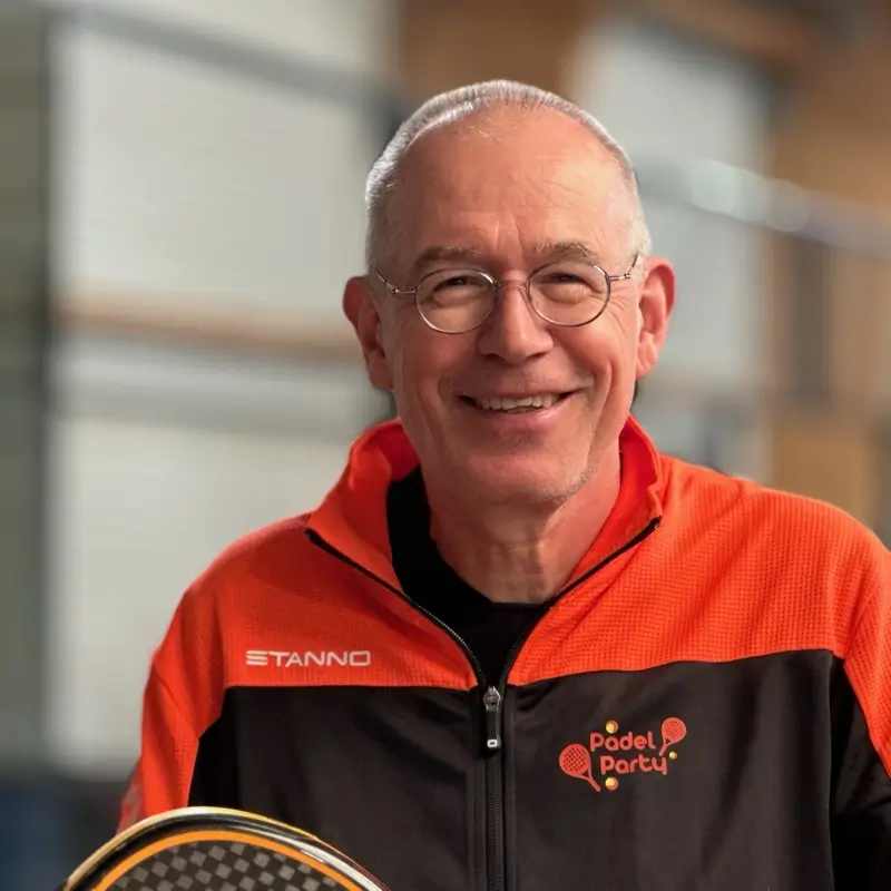 Trainer Roel oog voor details, helpt spelers op alle niveaus